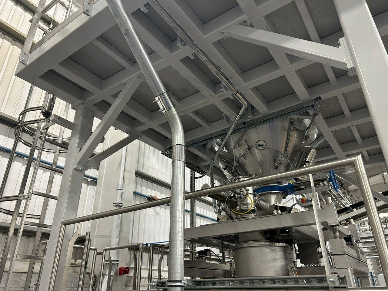 Powder mixing dust extraction for cement-based products, project photo 3