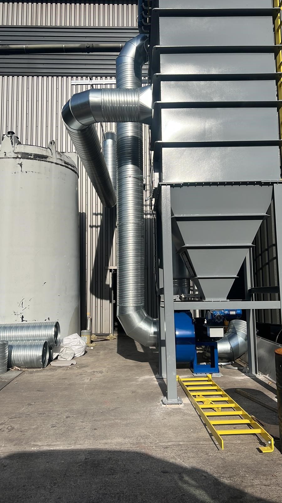 Powder mixing dust extraction for cement-based products, project photo 3