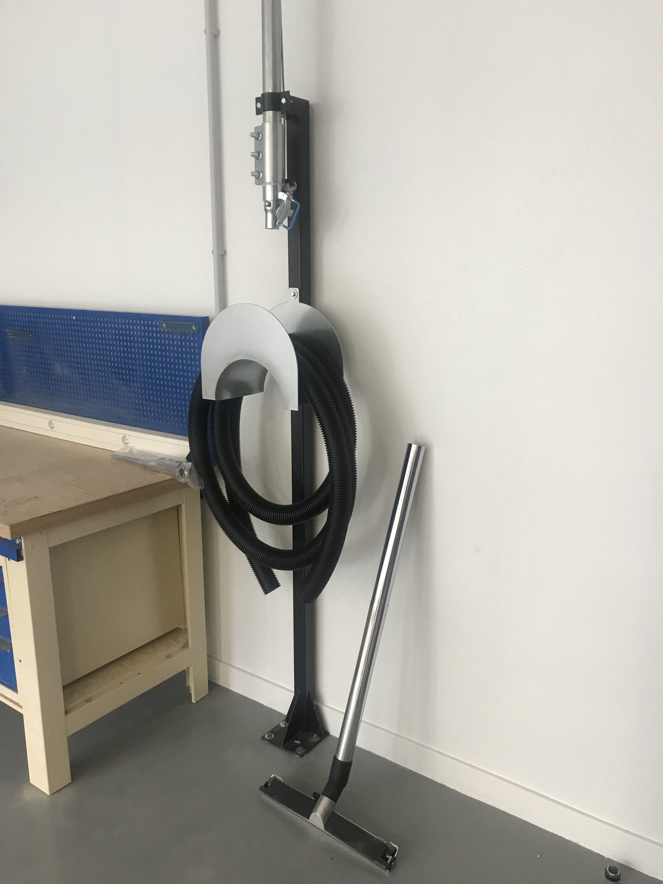 High vacuum system for a grinding booth cleaning, project photo 3