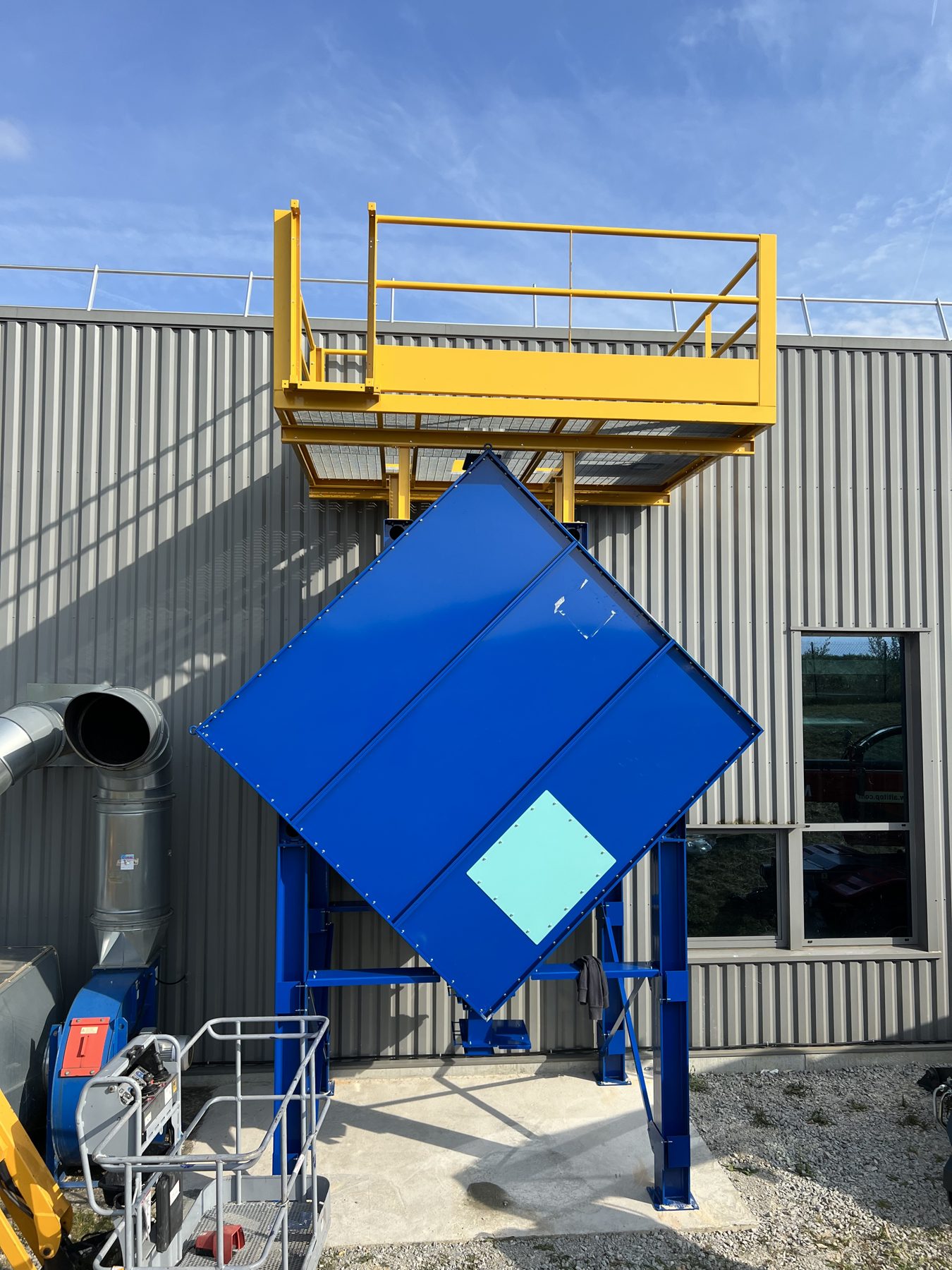 VOC absorption system for pollutants resulting from laser cutting, project photo 3