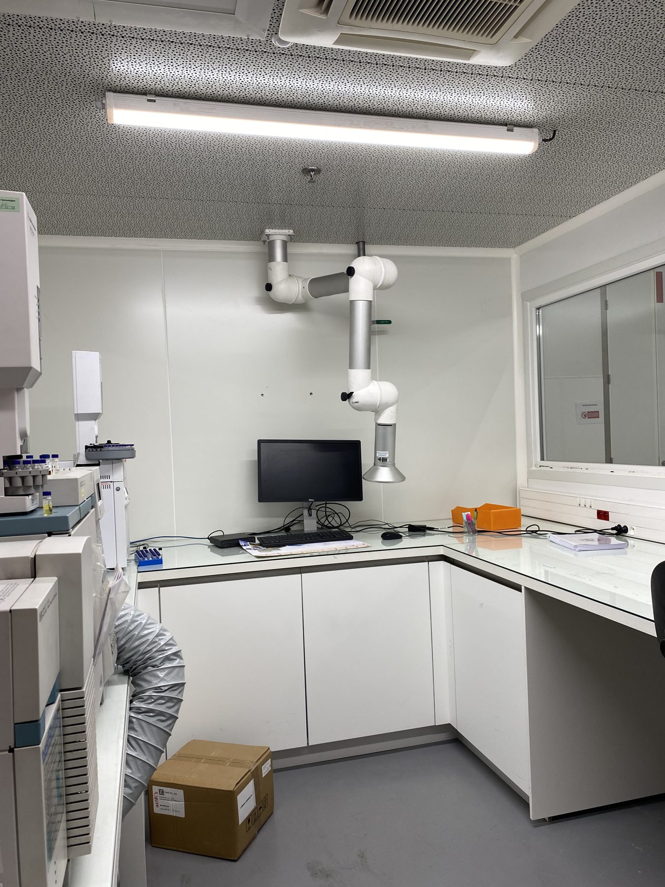 Centralised extraction with 4 lines for weighing, mixing and packaging food flavourings, project photo 4