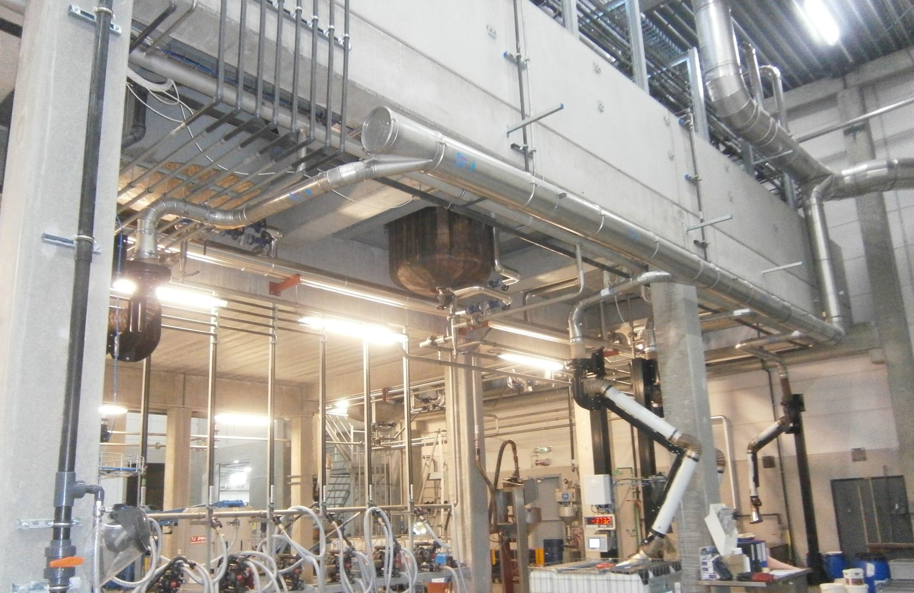 VOC absorption system for multiple pollutants resulting from the manufacture of soaps, detergents, cleaning products and insecticides, project photo 4