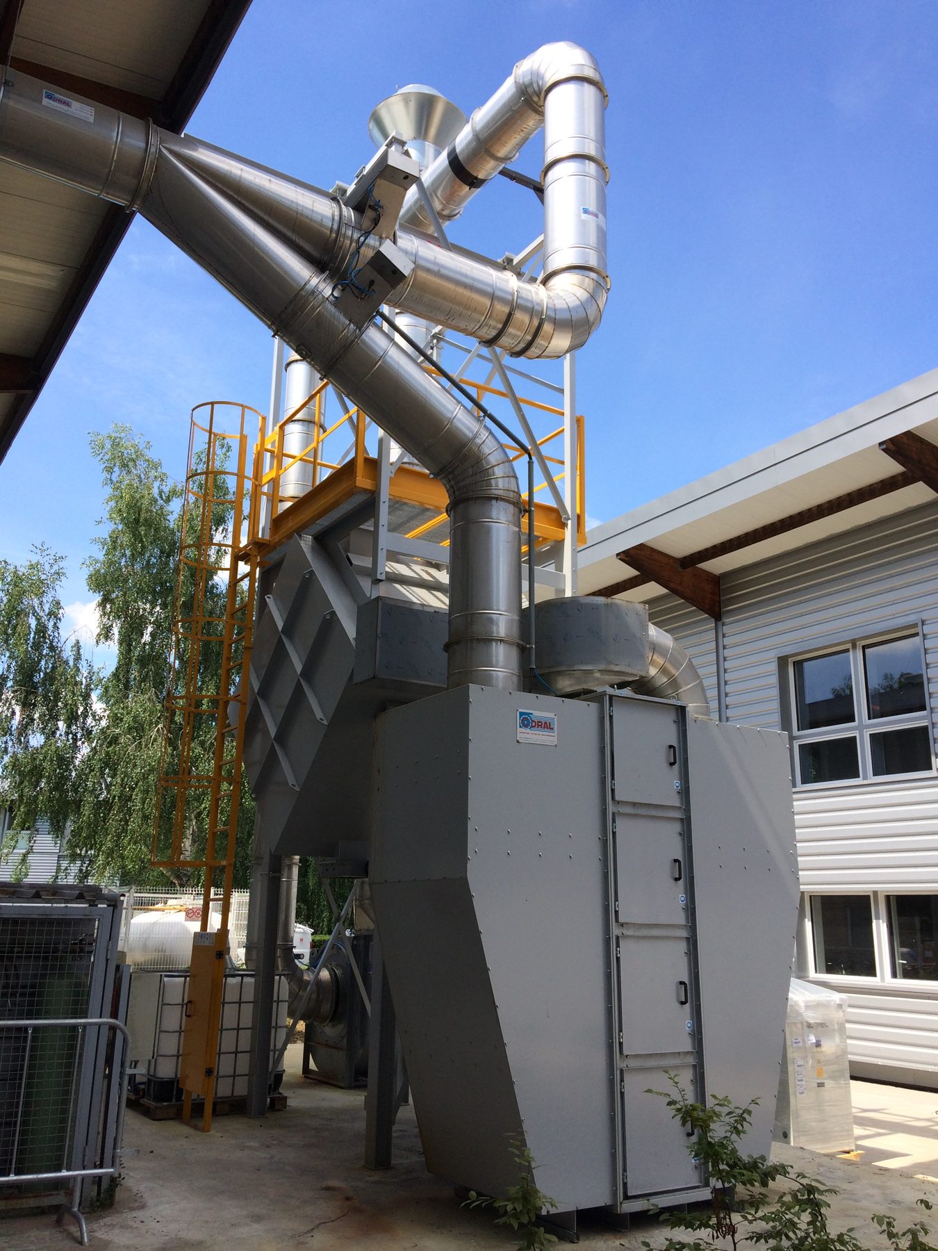 Fire smoke from fire test bench for wood, plaster and plasterboard rails, project photo 4