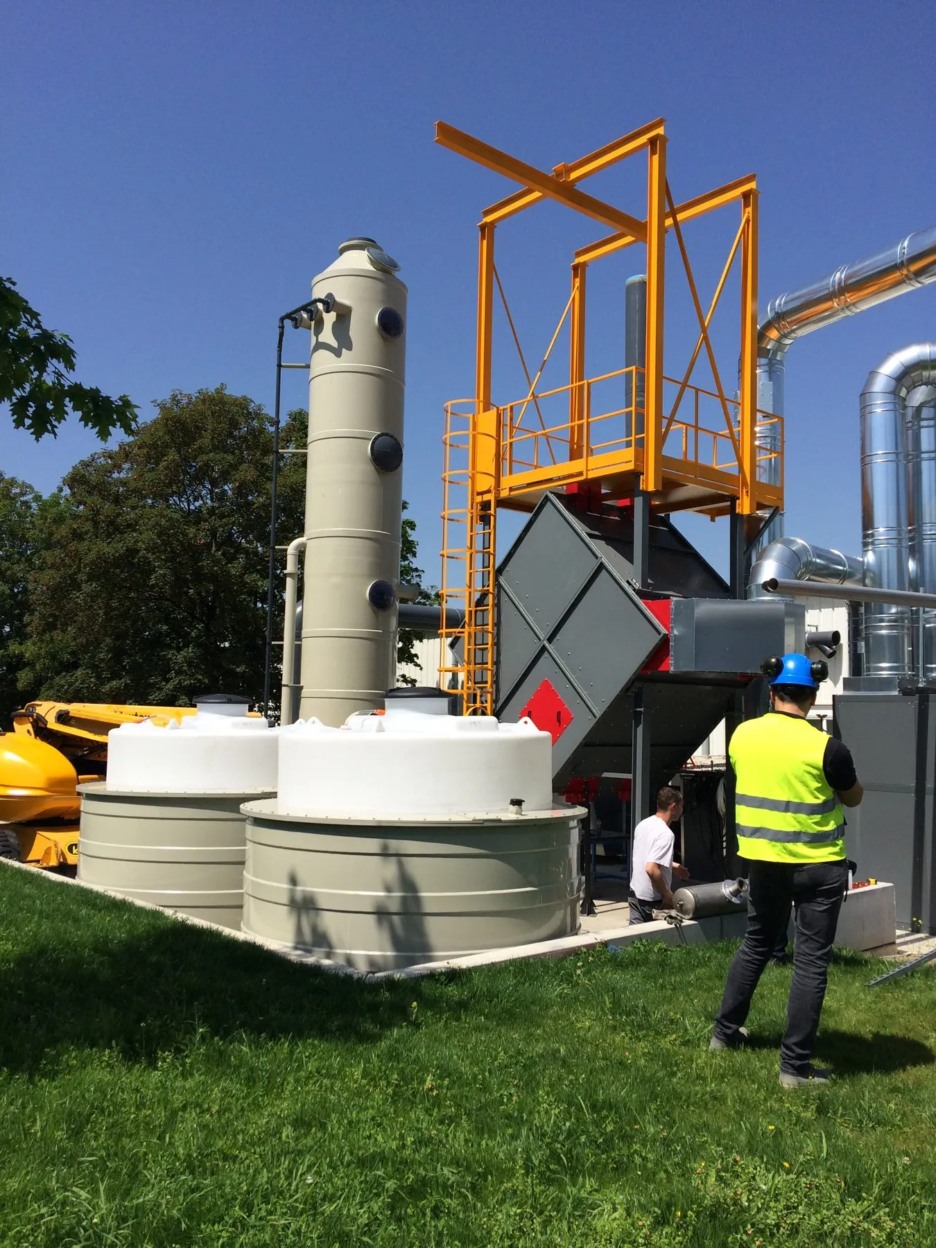 Centralised acid and voc extraction system for disassembly and decontamination of pumps, project photo 4
