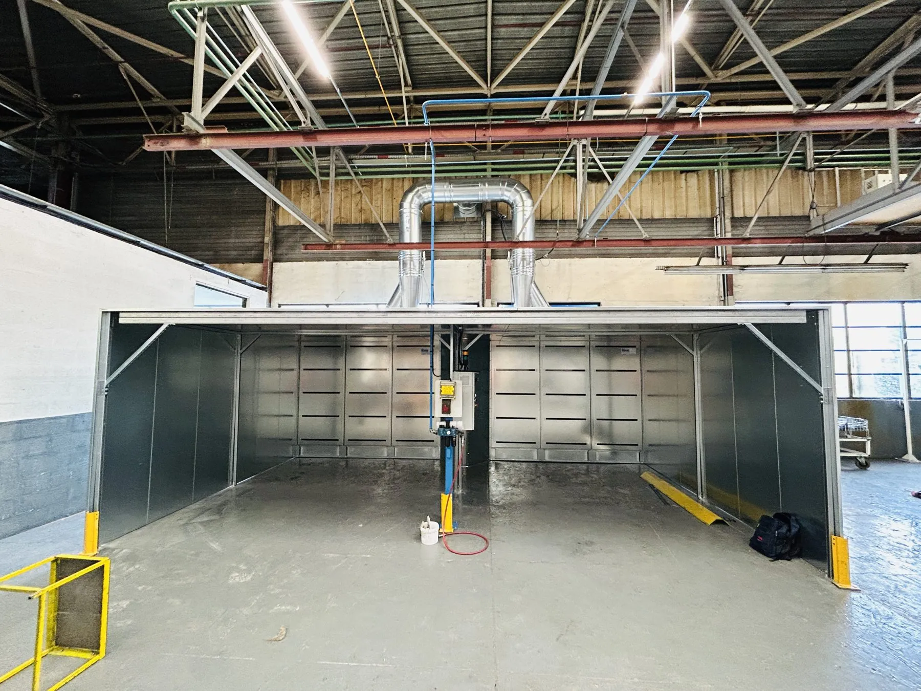 Extraction booth oxy-fuel cutting fumes for the automotive industry, project photo 4