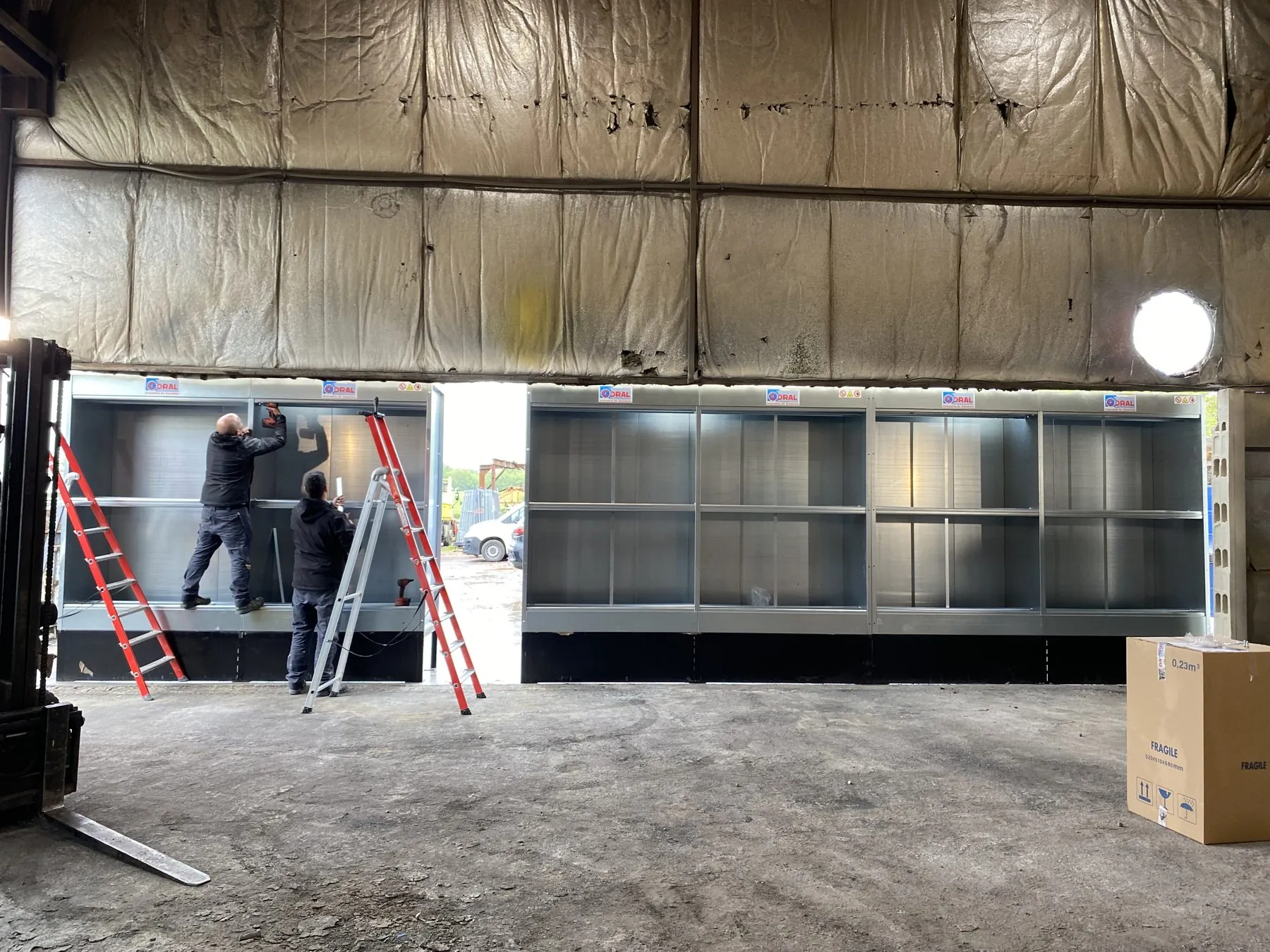 Painting booth for manufacturer of waste skips and large-scale sluice gates, project photo 5