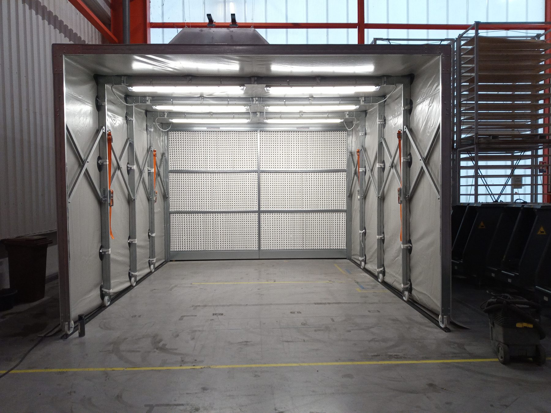 Retractable painting booth for automatic forklift manufacturer, project photo 5