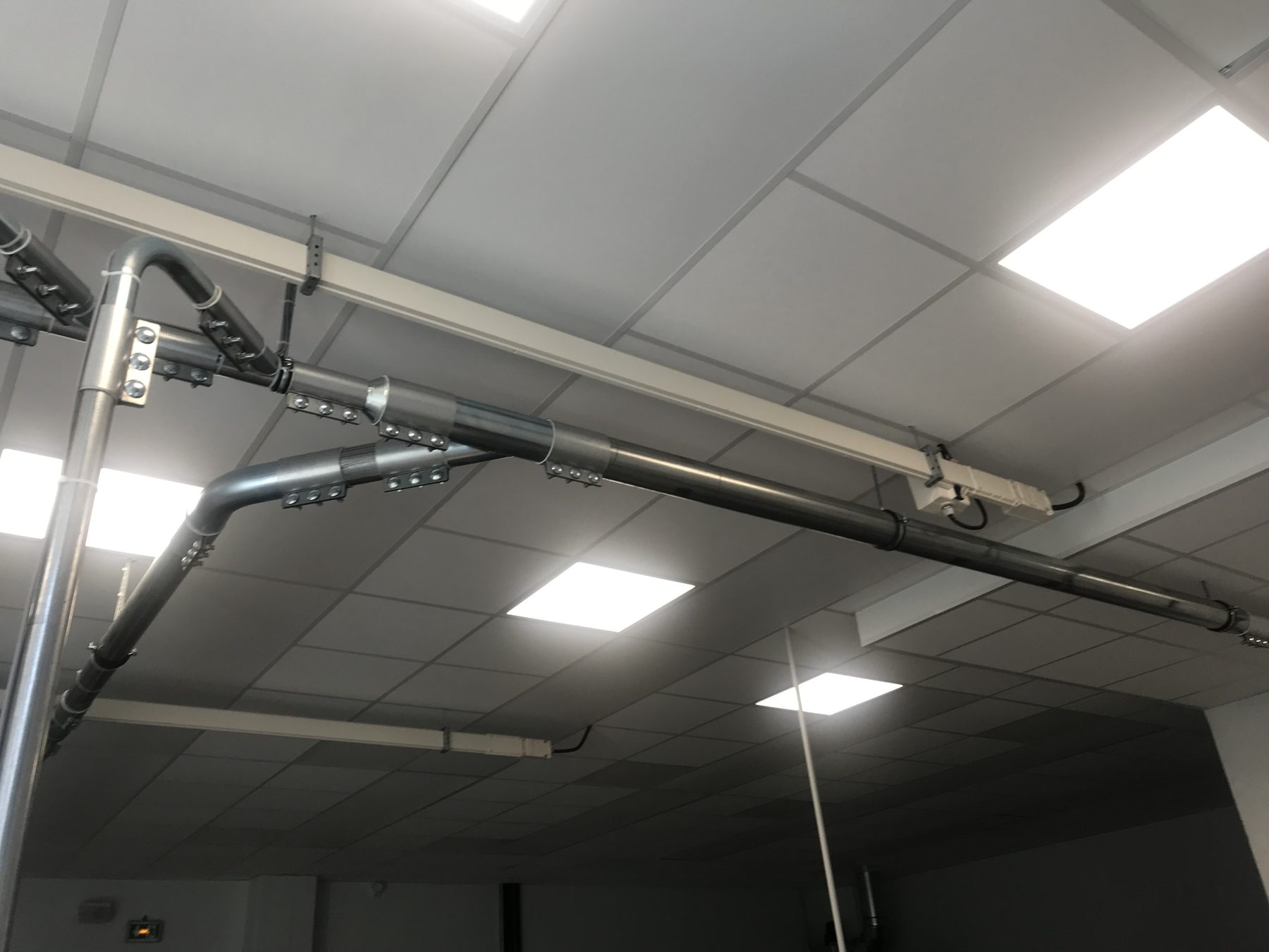 High vacuum system for a grinding booth cleaning, project photo 5