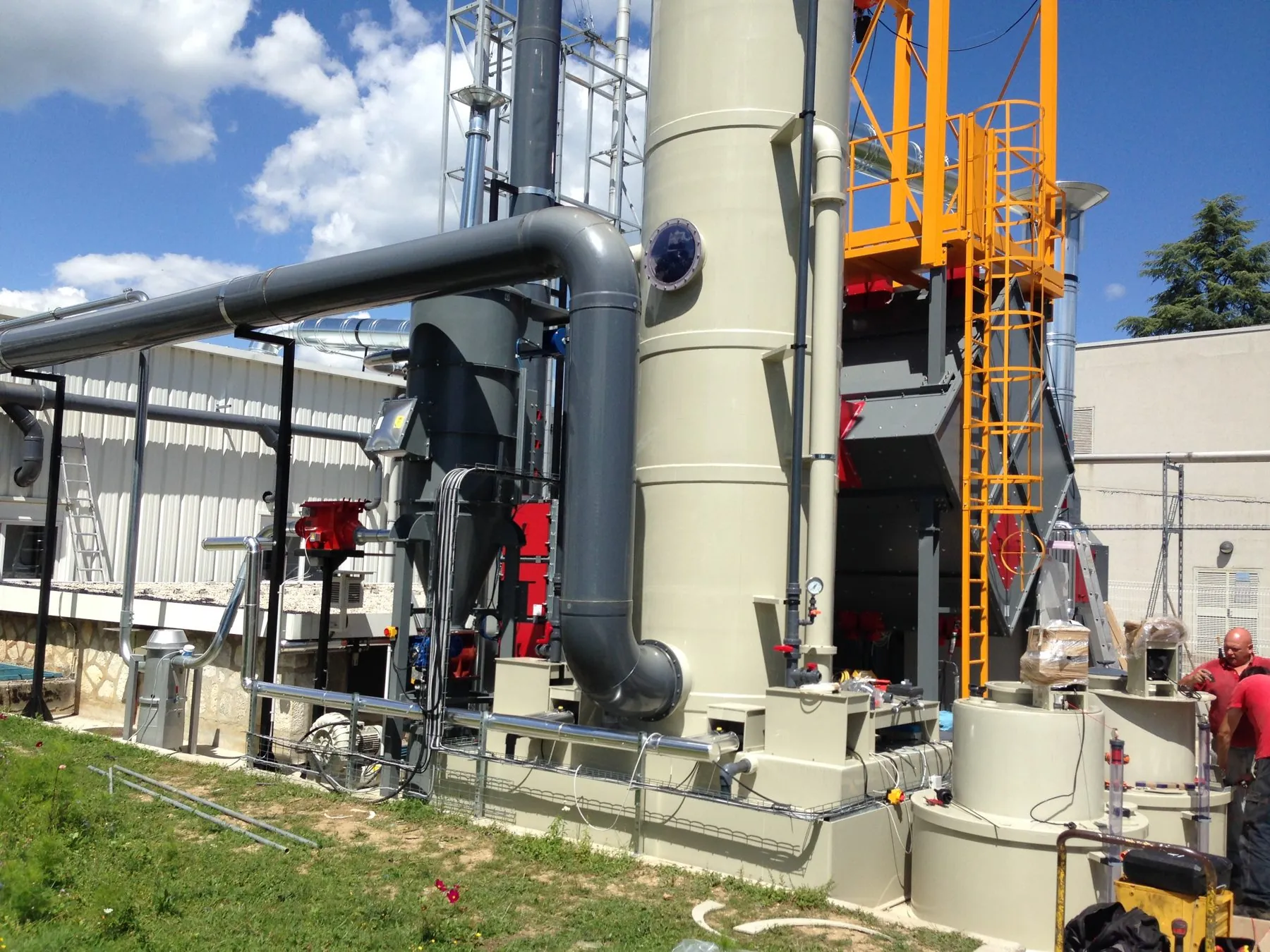 Centralised acid and voc extraction system for disassembly and decontamination of pumps, project photo 5
