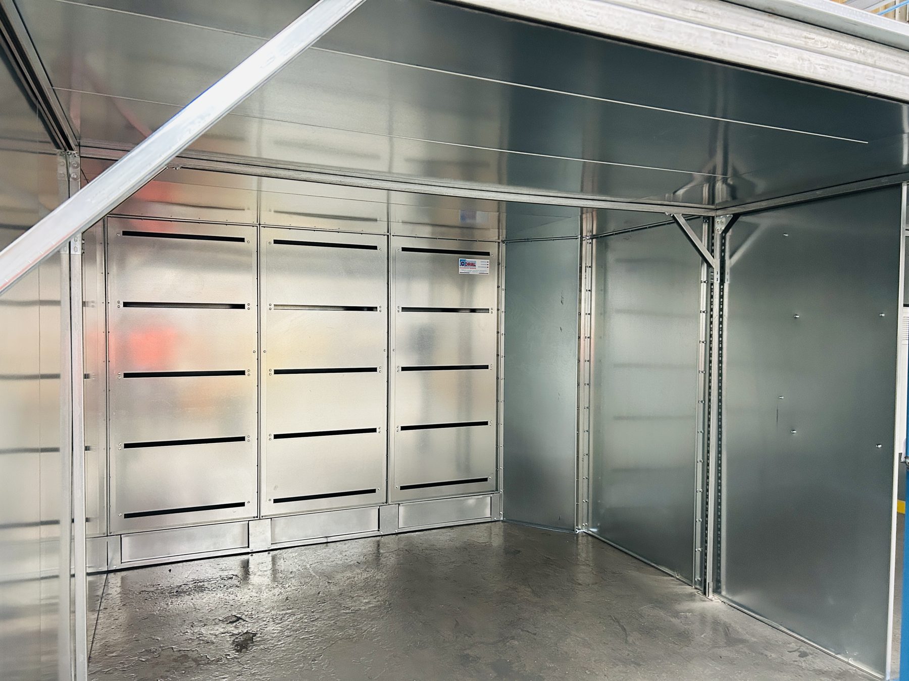 Extraction booth oxy-fuel cutting fumes for the automotive industry, project photo 5