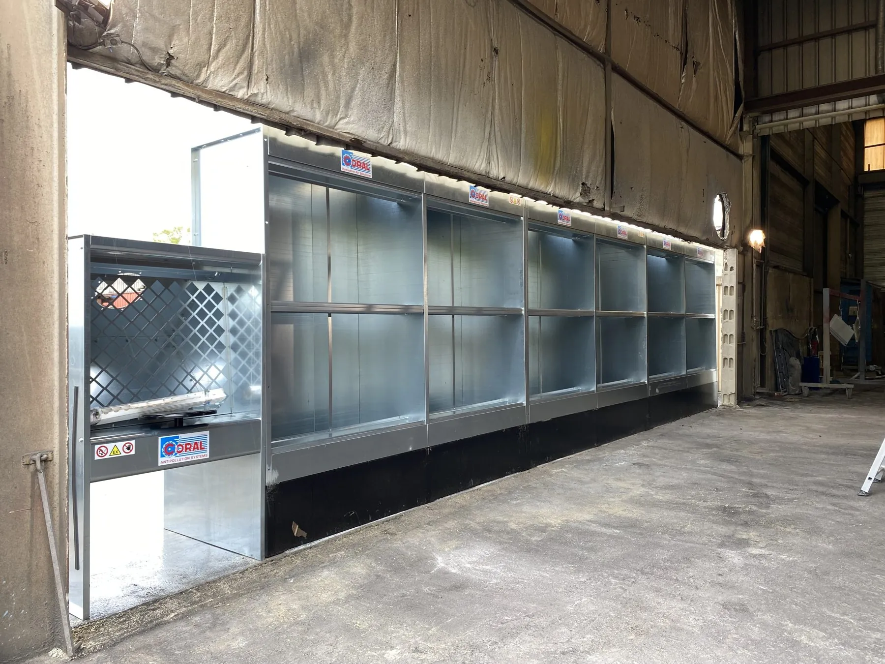 Painting booth for manufacturer of waste skips and large-scale sluice gates, project photo 6