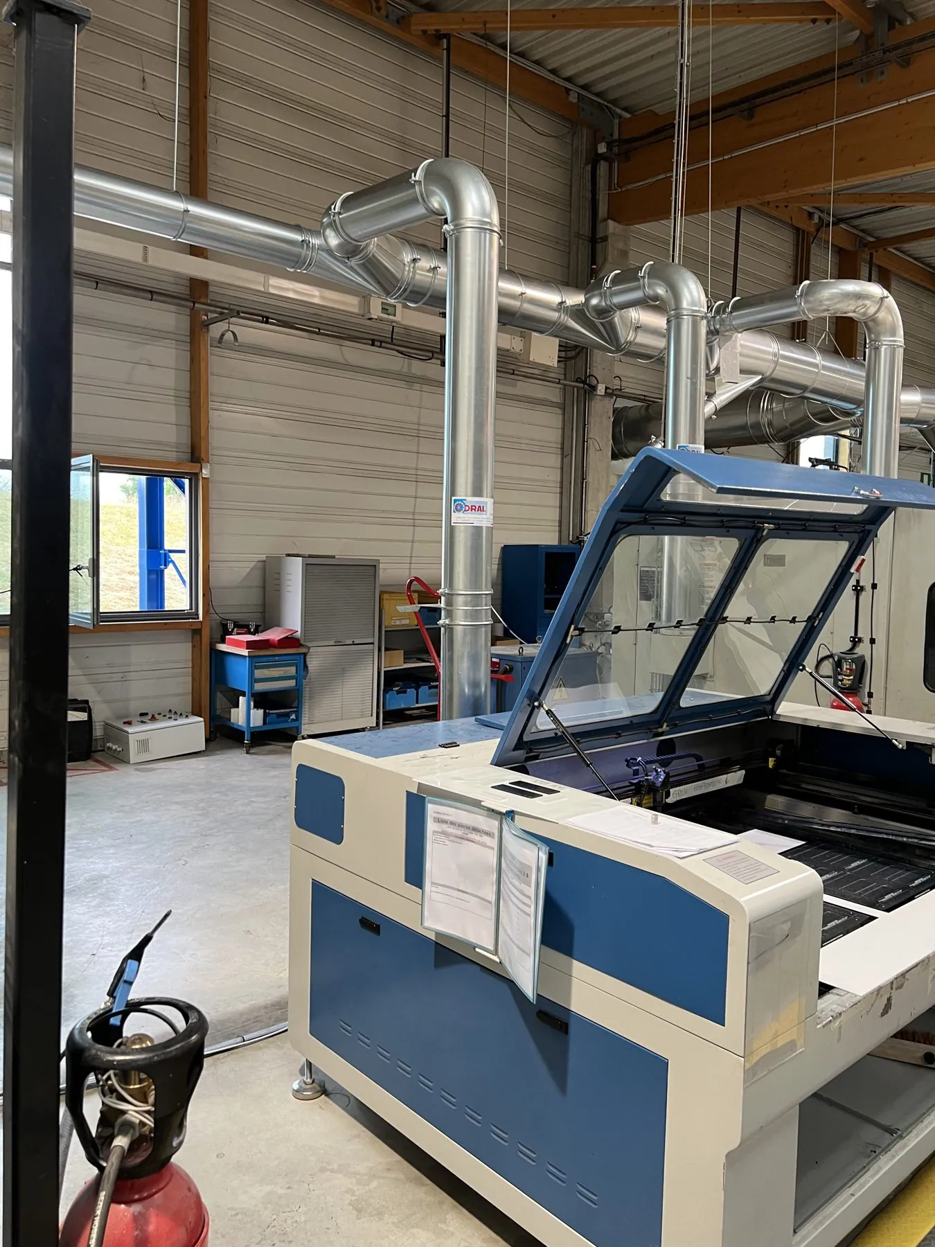 VOC absorption system for pollutants resulting from laser cutting, project photo 6