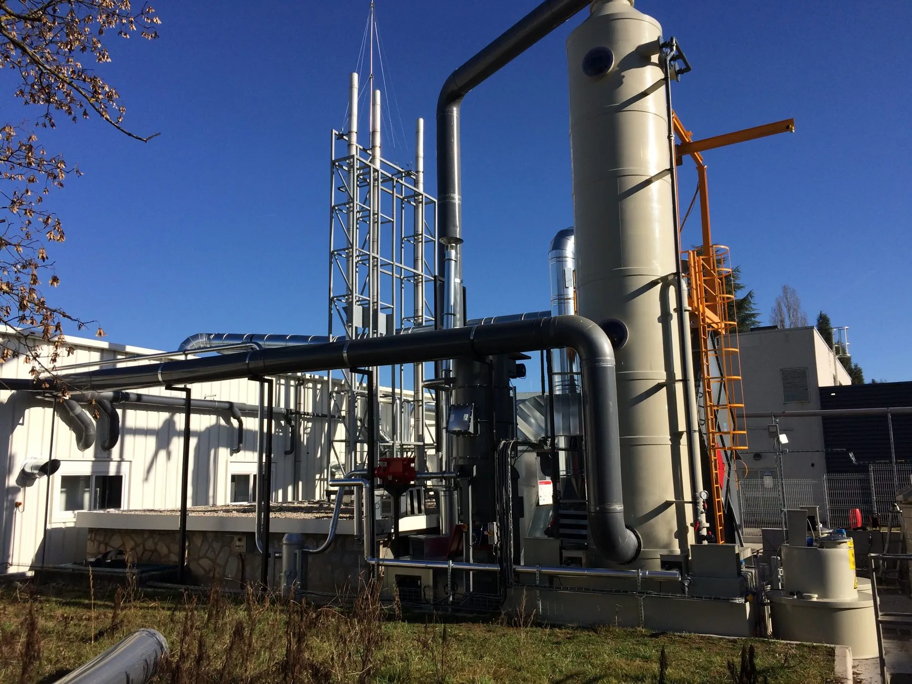 Centralised acid and voc extraction system for disassembly and decontamination of pumps, project photo 6