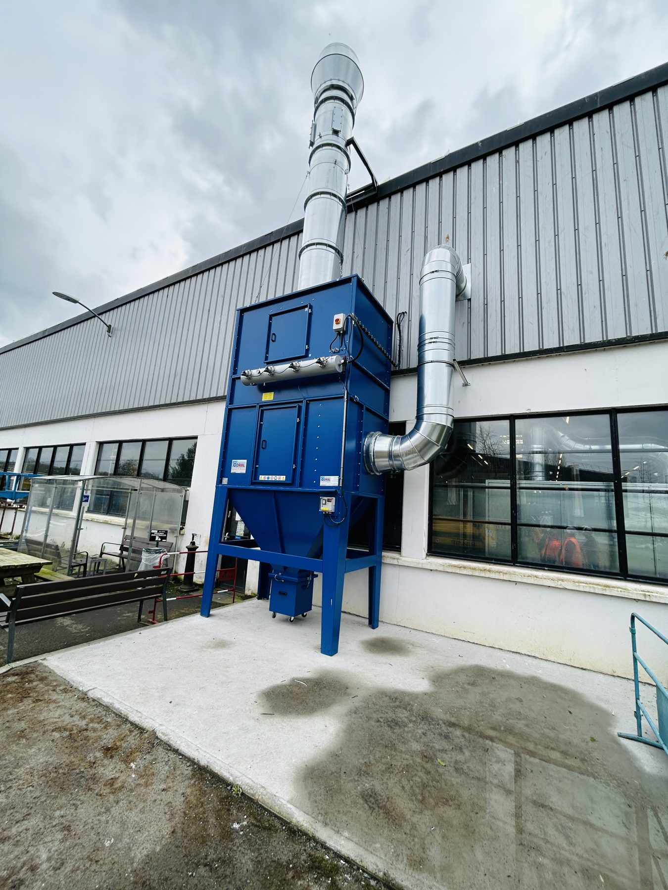 Extraction booth oxy-fuel cutting fumes for the automotive industry, project photo 6
