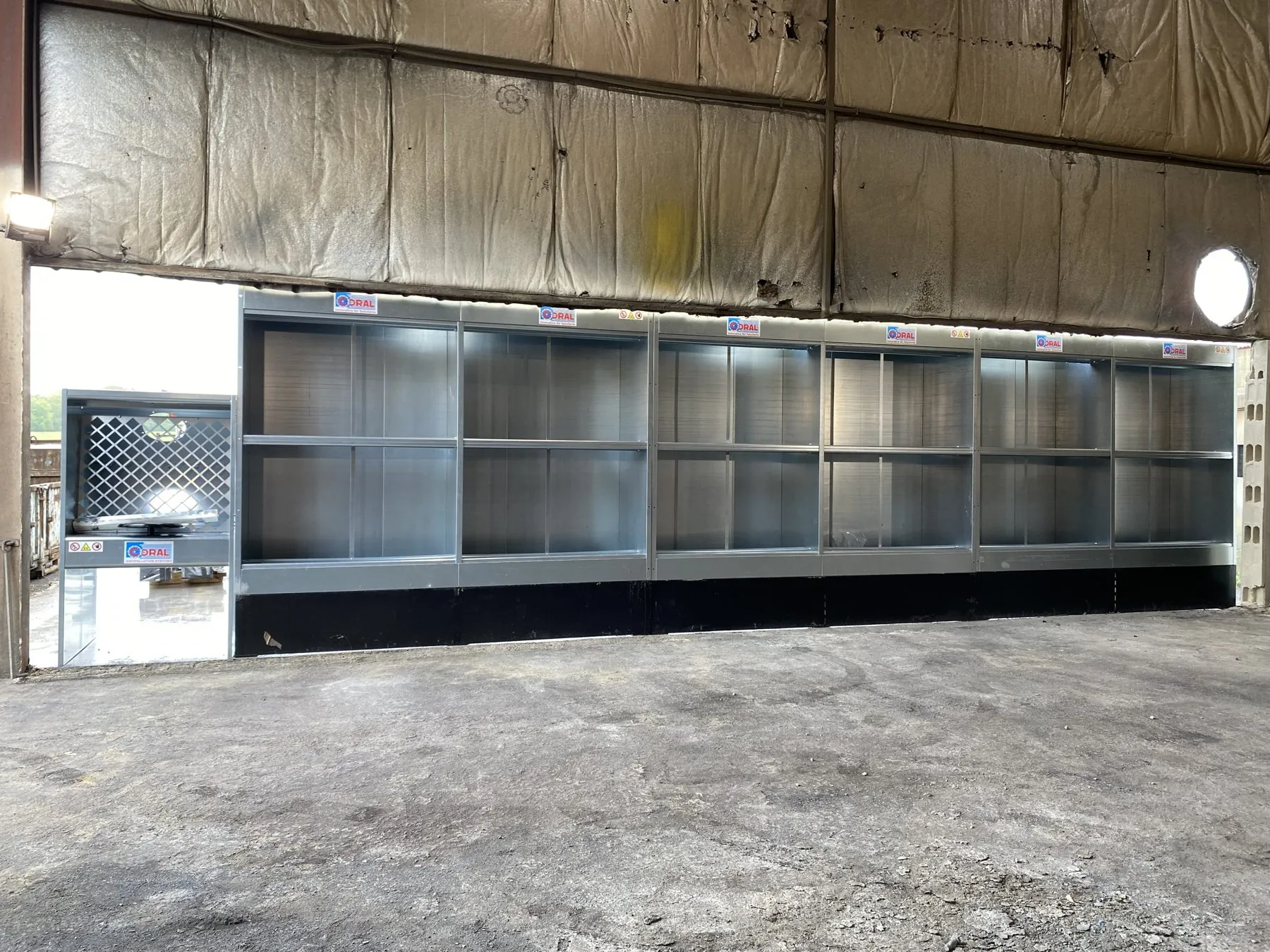 Painting booth for manufacturer of waste skips and large-scale sluice gates, project photo 7