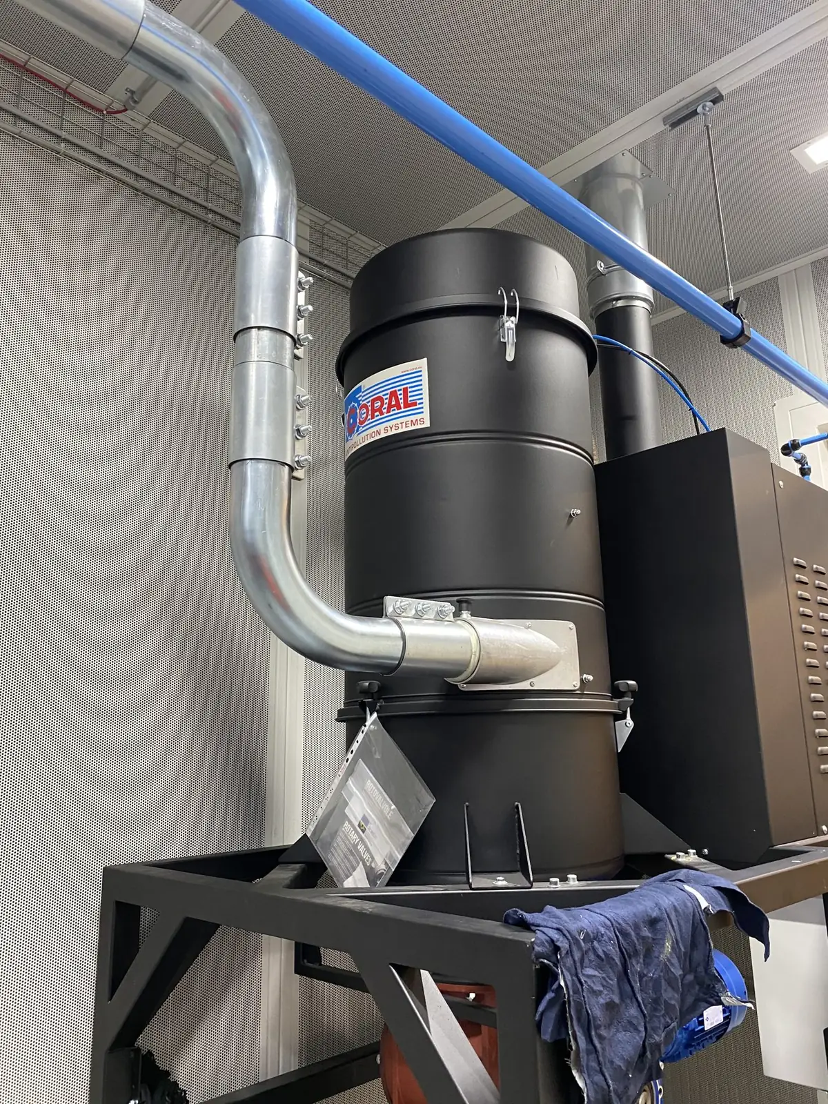 High vacuum system for a grinding booth cleaning, project photo 7