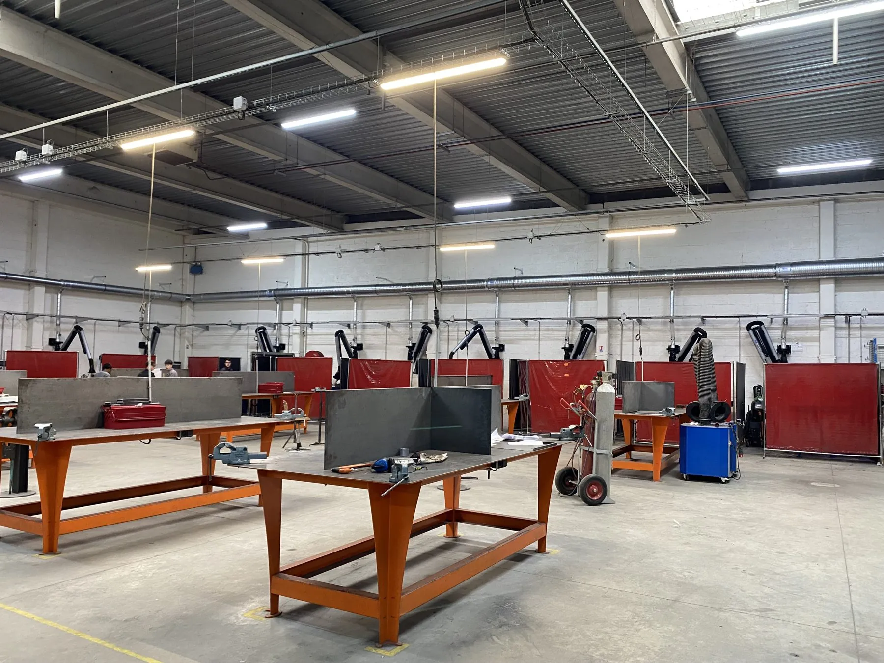 Extraction arms for a plumbing school, project photo 7