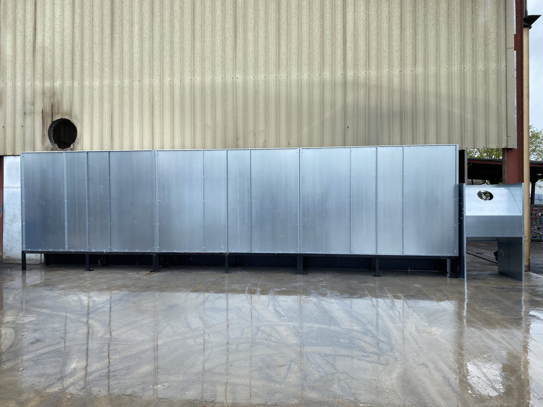Painting booth for manufacturer of waste skips and large-scale sluice gates, project photo 8