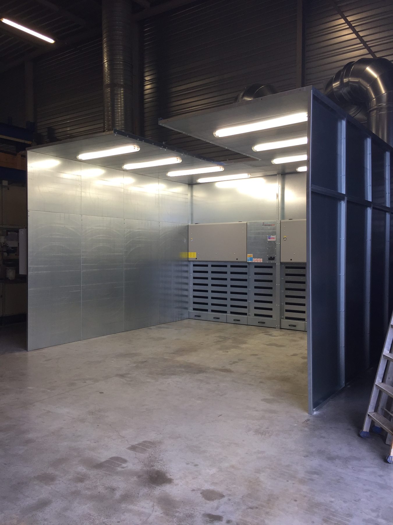Grinding steel booth for a sigma Kneader Mixers manufacturer, project photo 8