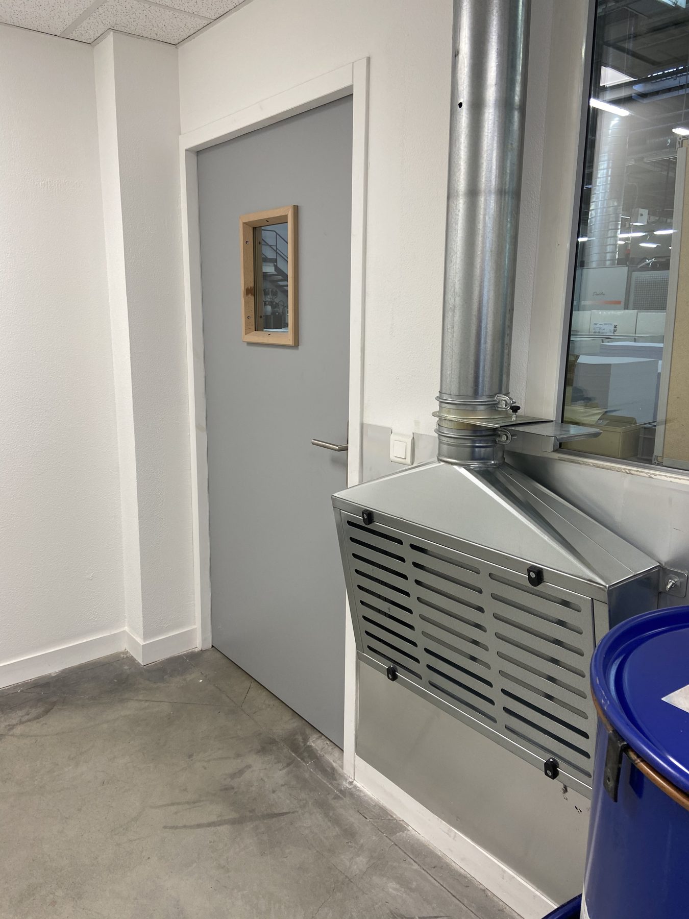 Solvent extraction and filtration syste with compensation for a colourimetry laboratory, project photo 8