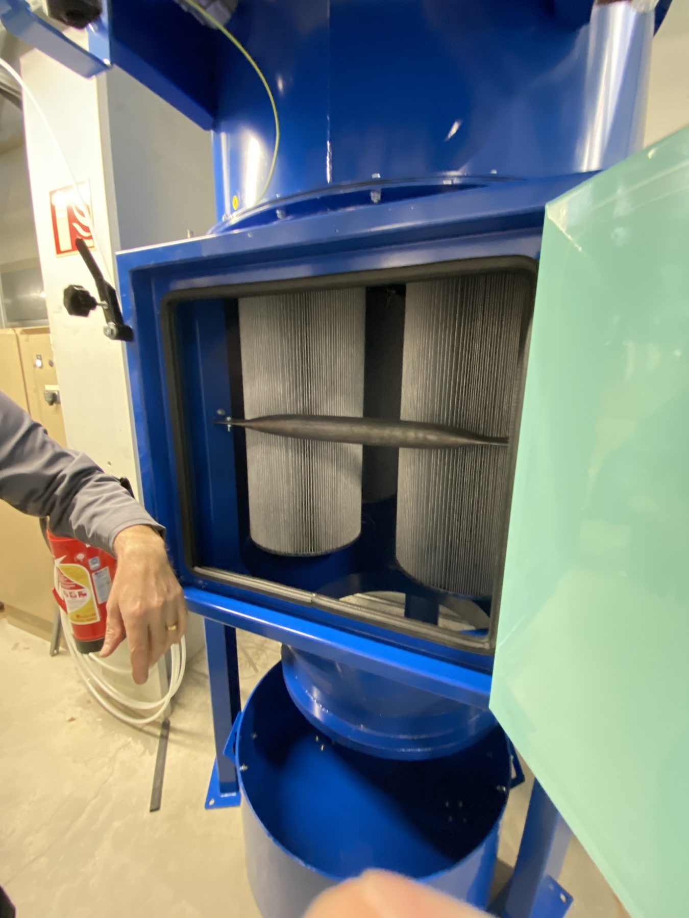 High vacuum extraction system for medical dust, project photo 8