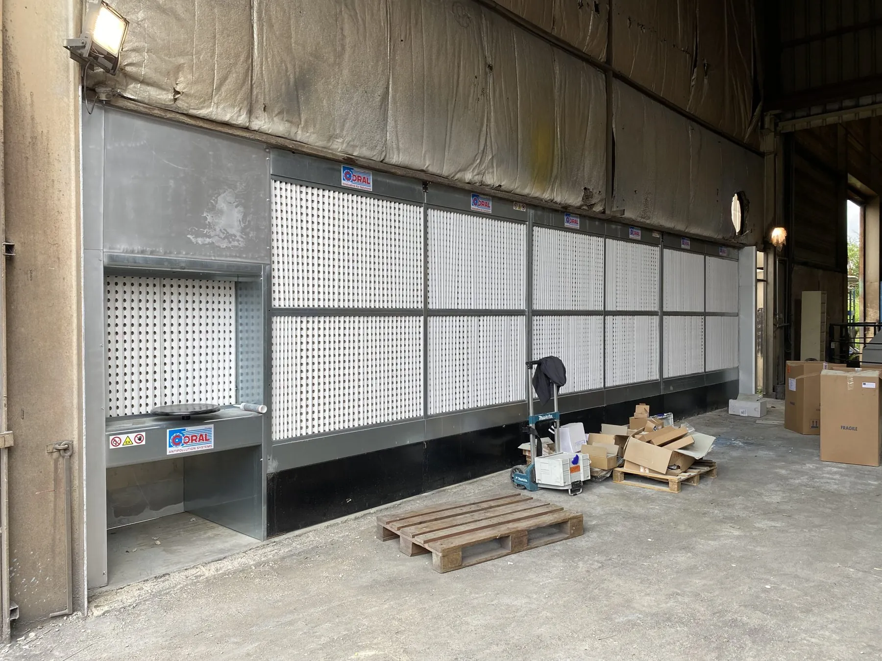 Painting booth for manufacturer of waste skips and large-scale sluice gates, project photo 9
