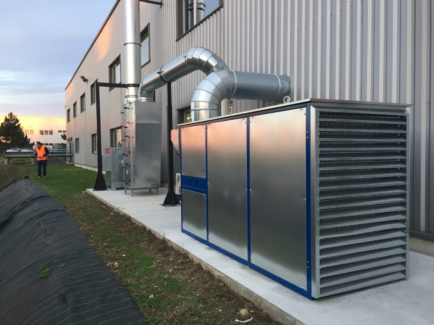 Solvent extraction and filtration syste with compensation for a colourimetry laboratory, project photo 9