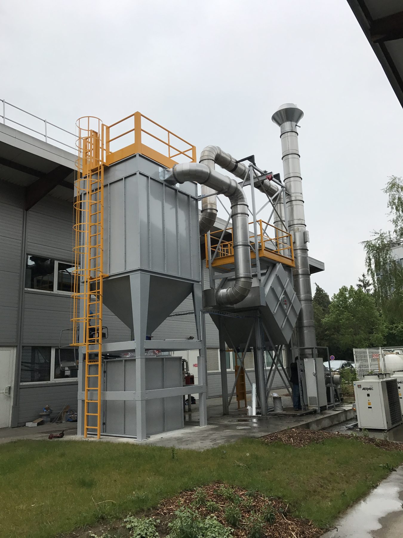 Fire smoke from fire test bench for wood, plaster and plasterboard rails, project photo 9
