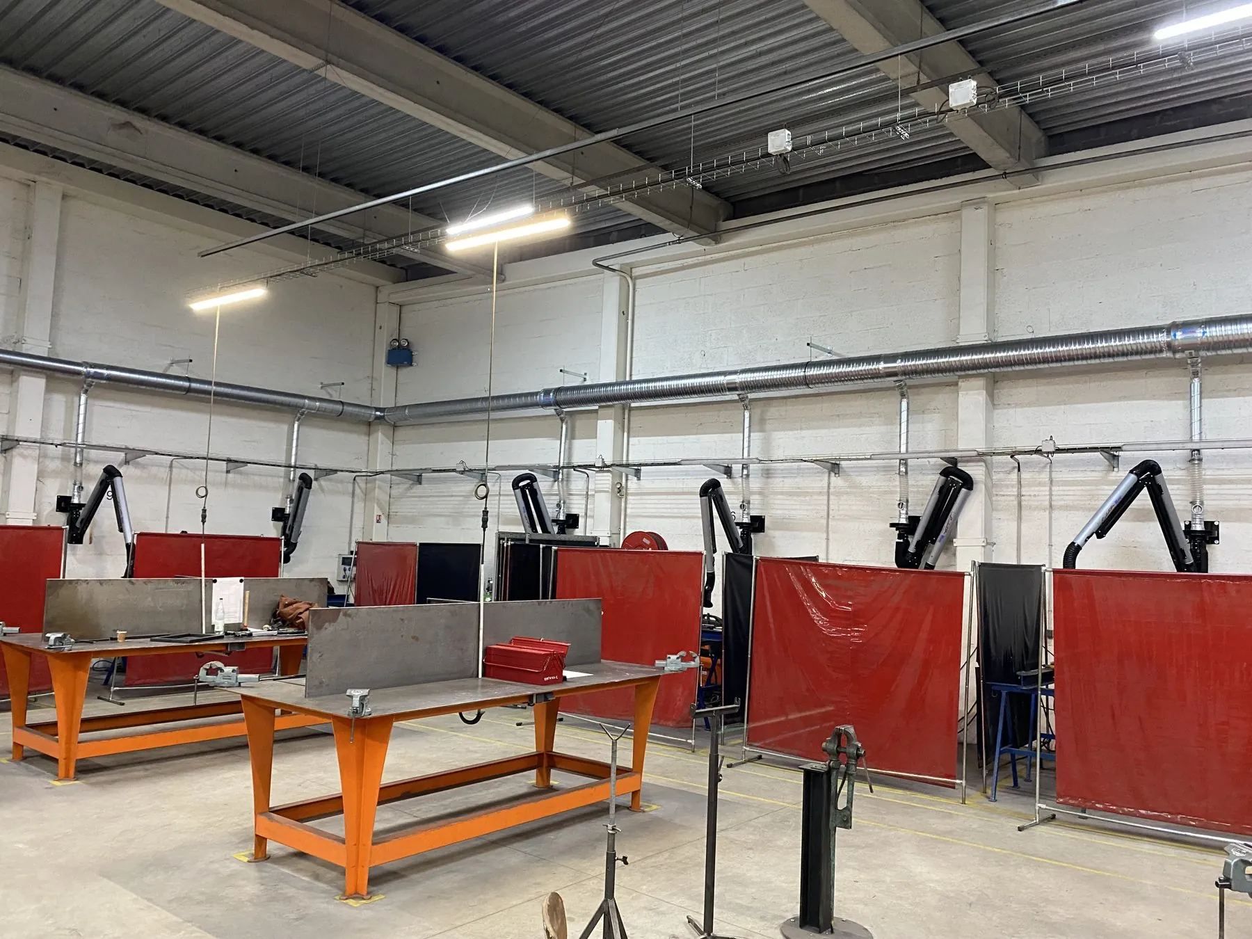Extraction arms for a plumbing school, project photo 9