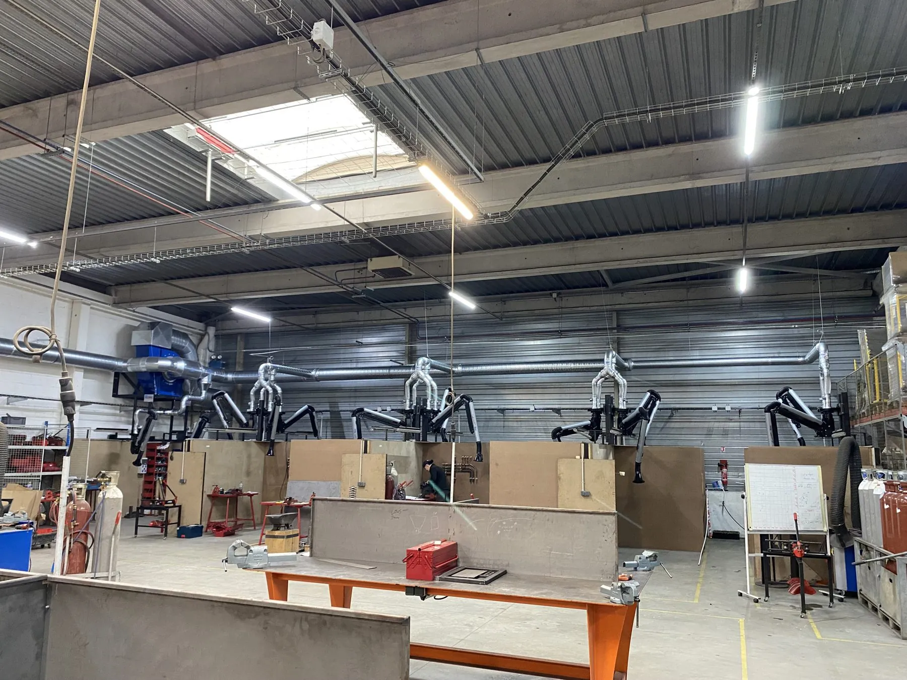 Extraction arms for a plumbing school, project photo 10