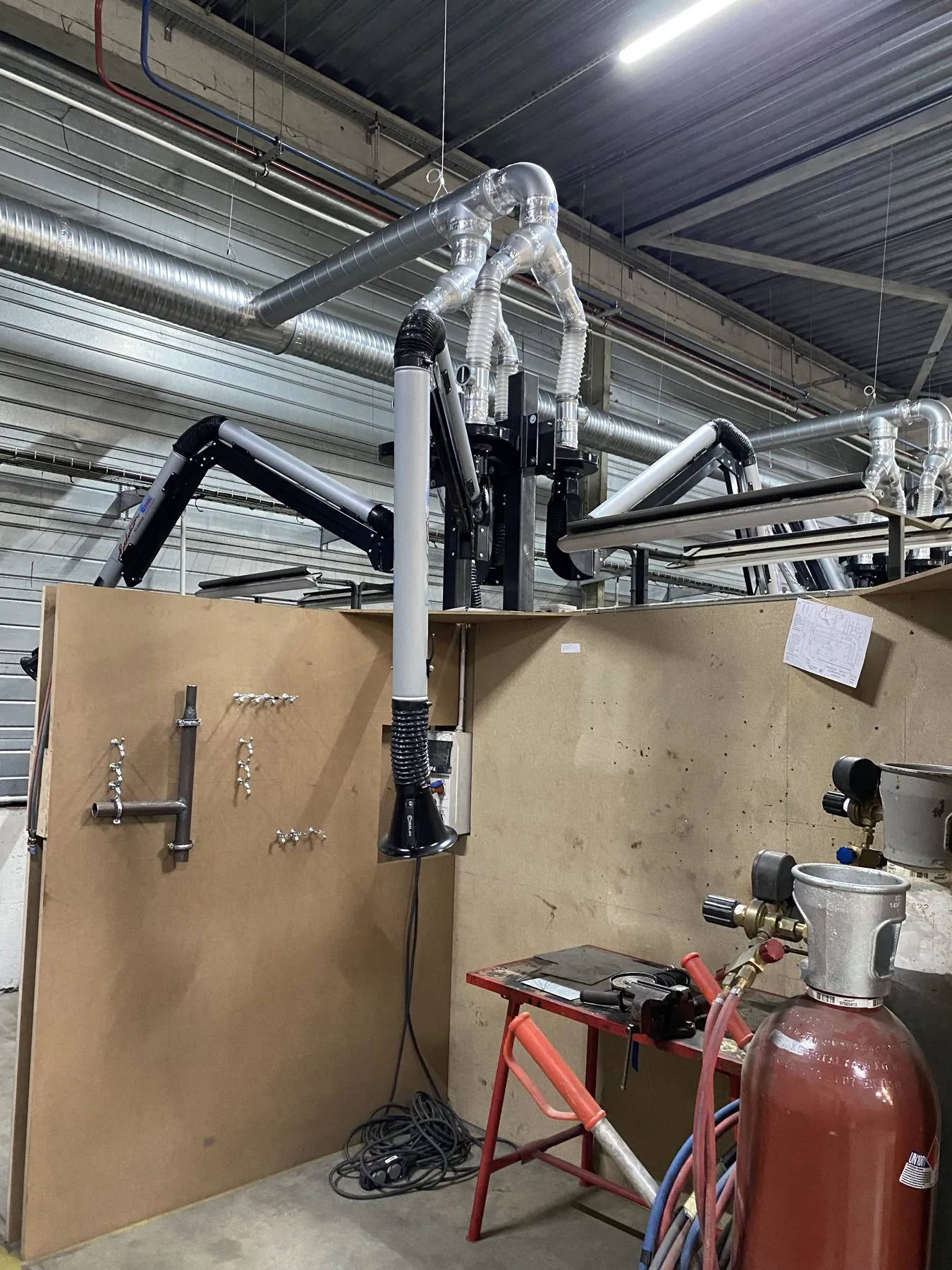 Extraction arms for a plumbing school, project photo 12
