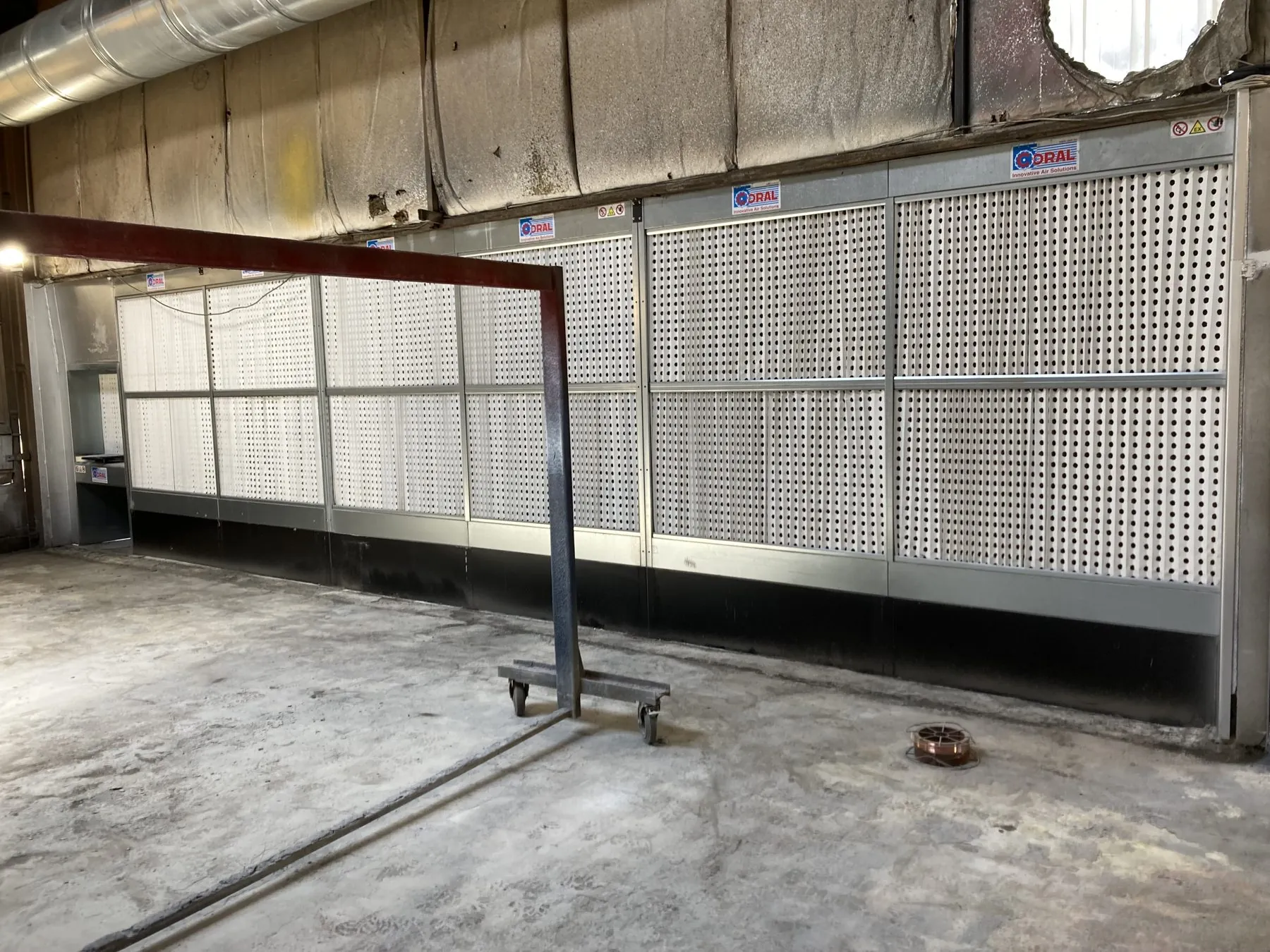 Painting booth for manufacturer of waste skips and large-scale sluice gates, project photo 14