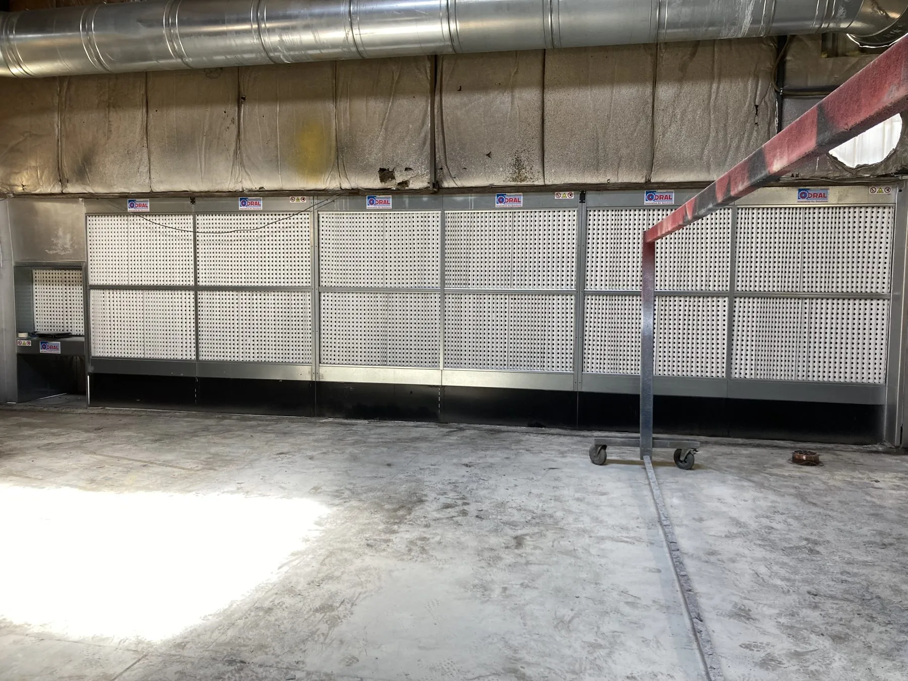 Painting booth for manufacturer of waste skips and large-scale sluice gates, project photo 16