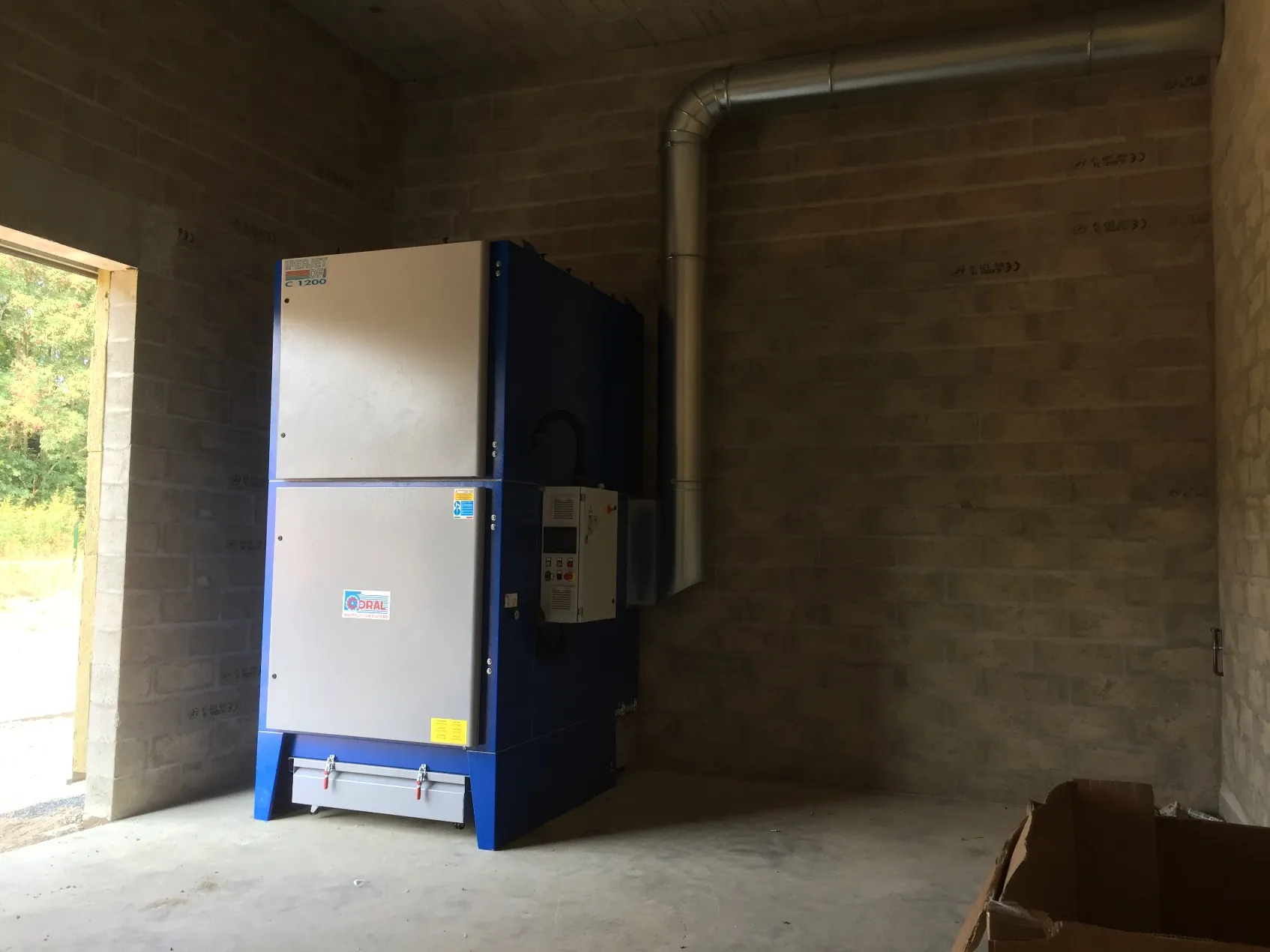 Centralised extraction system of rubber extrusion fumes and mixing dust, project photo 1
