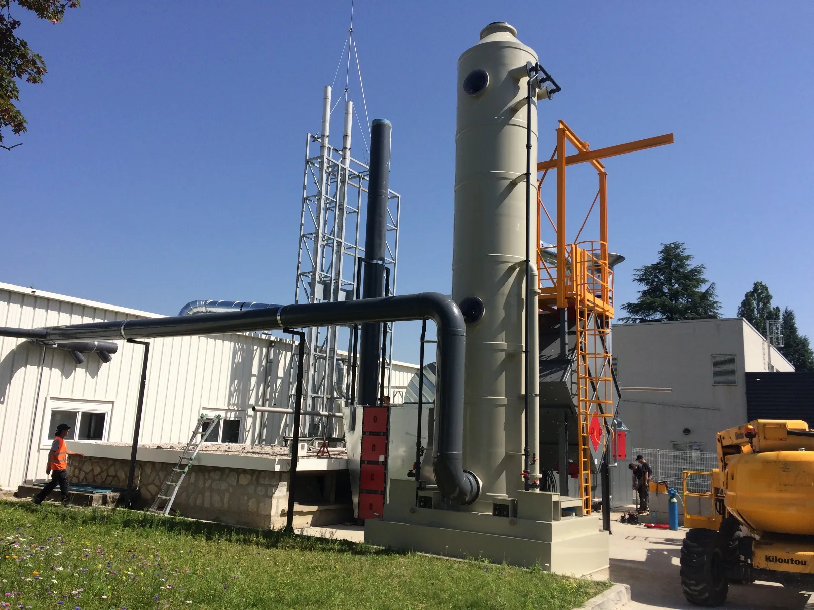 Centralised acid and voc extraction system for disassembly and decontamination of pumps, project photo 1