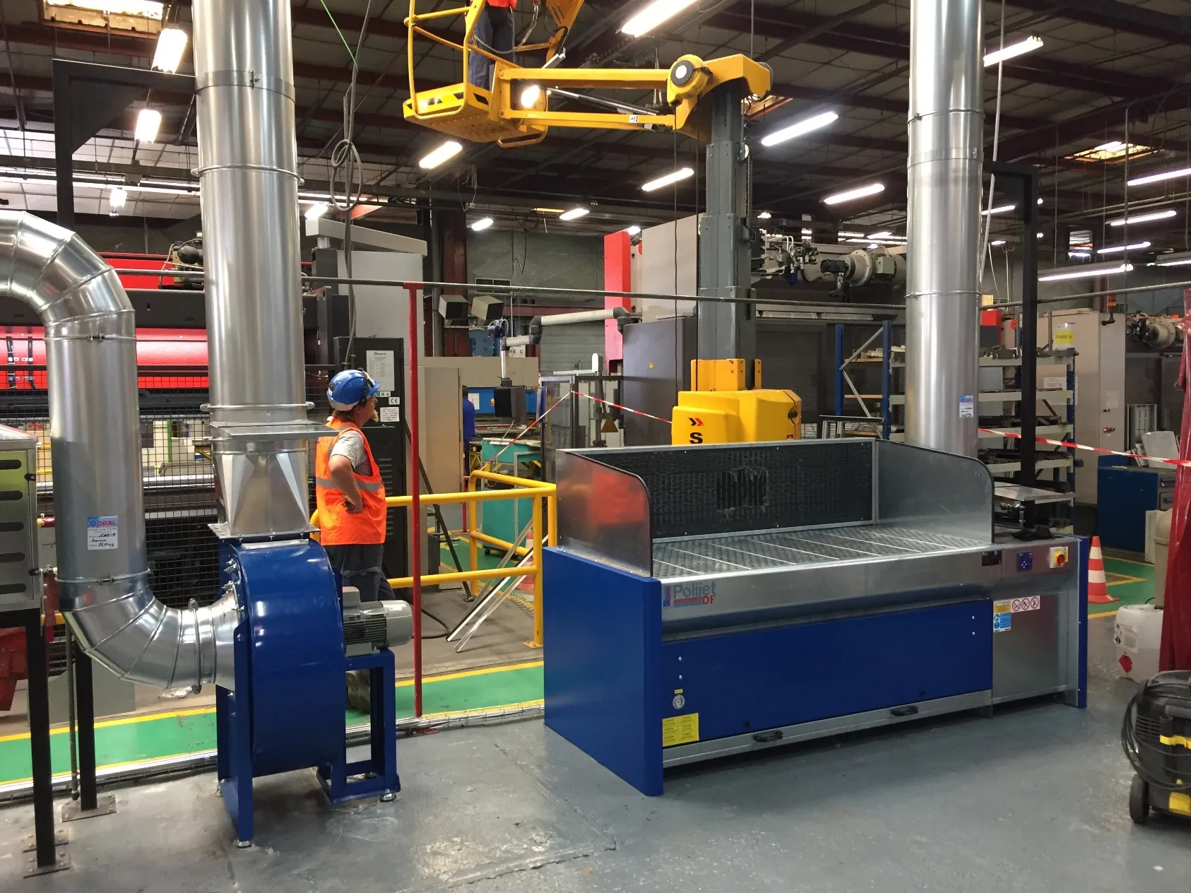 Extraction bench for a finishing steel area, project photo 1