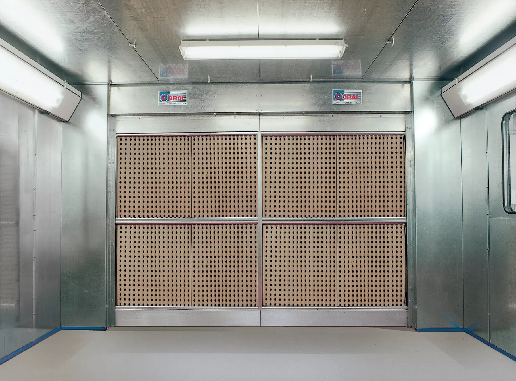 Pressurized paint booths, spray / paint booths